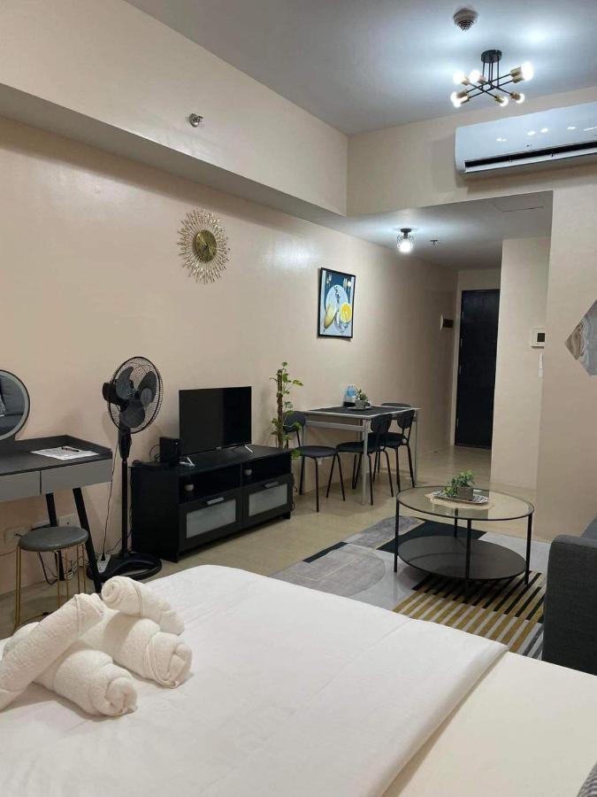 Studio Condo Building 81 Newport Boulevard Манила Экстерьер фото